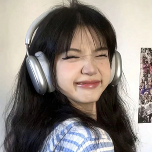 树精缠绕藤蔓产子干
